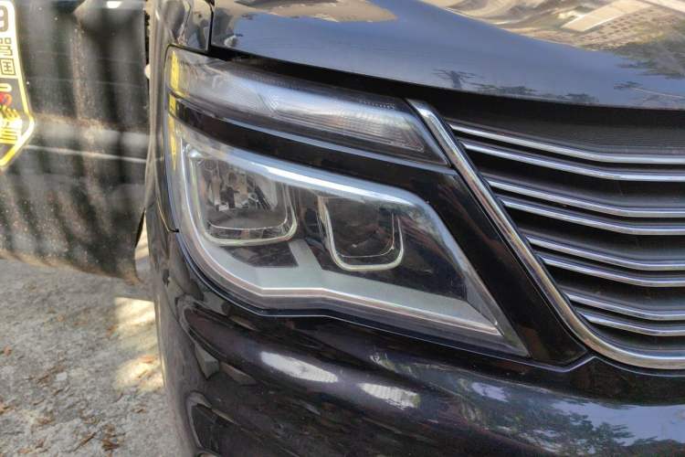 Used FORTHING Lingzhi 2019 M5L 1.6L 7-Seater Luxury Model China VI Standard Right Front Headlight