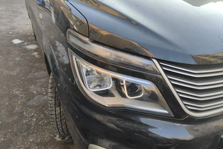Used FORTHING Lingzhi 2019 M5L 1.6L 7-Seater Base Model China VI Standard Right Front Headlight