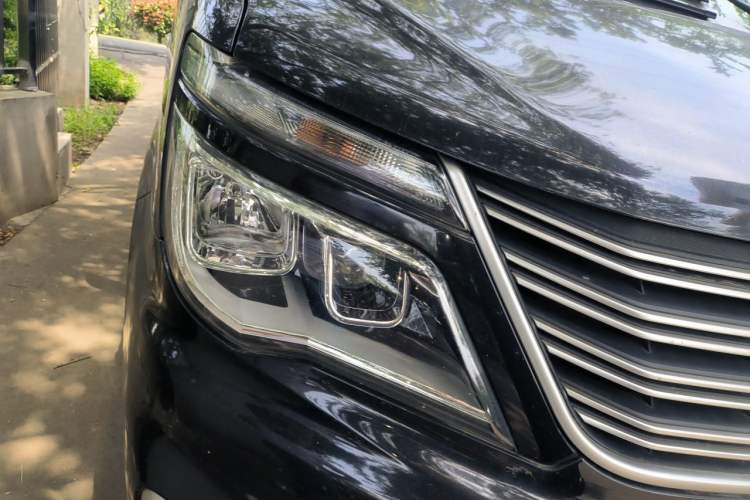 Used FORTHING Lingzhi 2019 M5L 1.6L 7-Seater Base Model China VI Standard Right Front Headlight