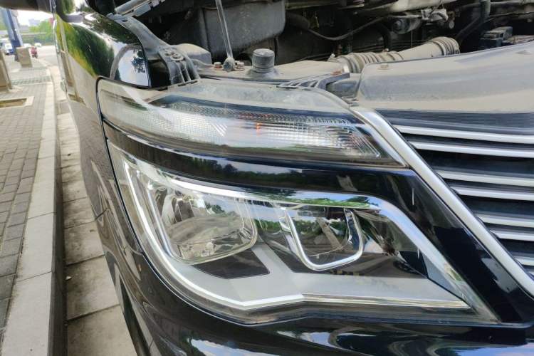 Used FORTHING Lingzhi 2019 Facelifted M5L 1.6L 9-Seater Base Model China VI Standard Right Front Headlight