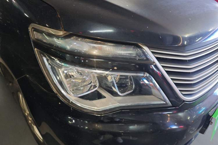 Used FORTHING Lingzhi 2019 M5L 1.6L 7-Seater Base Model China VI Standard Right Front Headlight