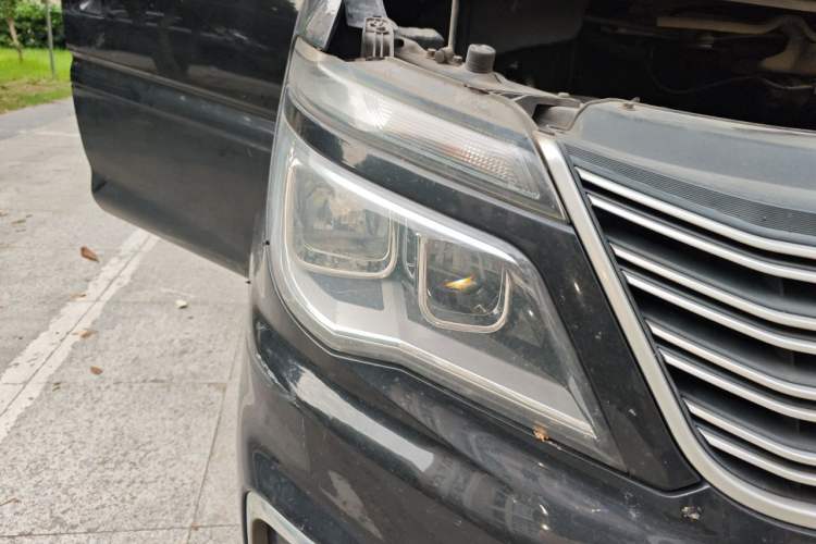 Used FORTHING Lingzhi 2019 M5L 1.6L 7-Seater Base Model China VI Standard Right Front Headlight