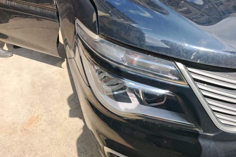 Used FORTHING Lingzhi 2019 M5L 1.6L 7-Seater Exclusive Model China VI Standard Right Front Headlight