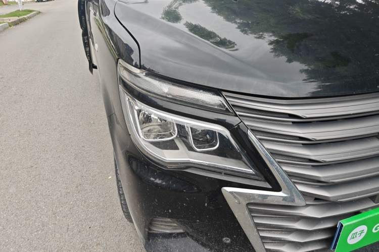 Used FORTHING Lingzhi 2019 M5L 1.6L 7-Seater Luxury Model China VI Standard Right Front Headlight