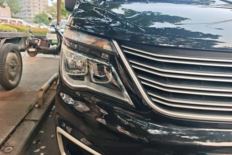 Used FORTHING Lingzhi 2019 Facelifted M5L 1.6L 7-Seater Base Model China VI Standard Right Front Headlight