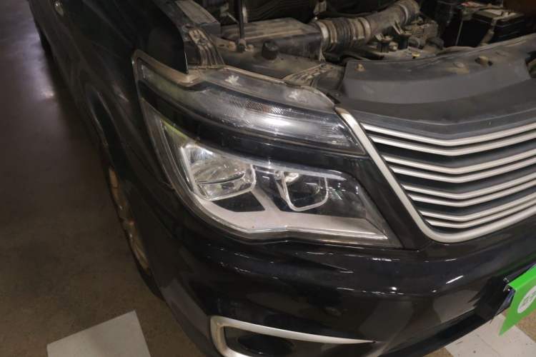 Used FORTHING Lingzhi 2019 M5L 1.6L 7-Seater Exclusive Model China VI Standard Right Front Headlight