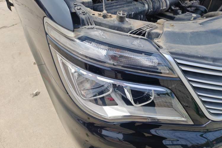 Used FORTHING Lingzhi 2019 M5L 1.6L 7-Seater Base Model China VI Standard Right Front Headlight