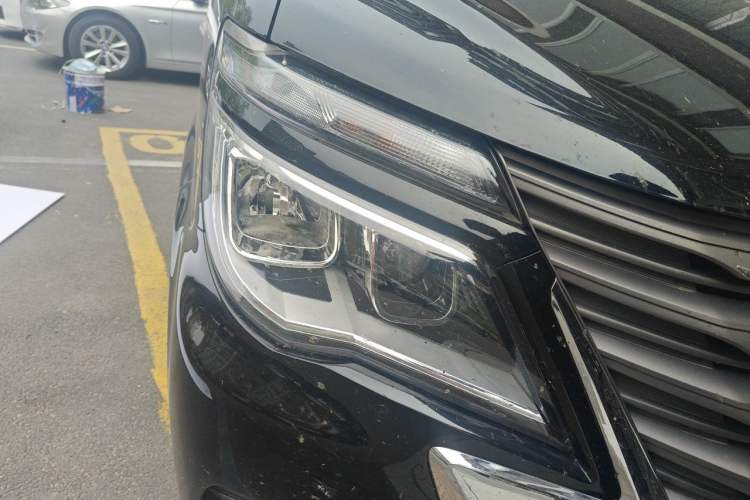 Used FORTHING Lingzhi 2019 M5L 1.6L 7-Seater Luxury Model China VI Standard Right Front Headlight