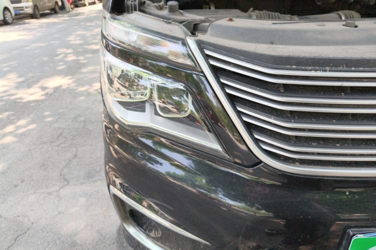 Used FORTHING Lingzhi 2019 M5L 1.6L 7-Seater Exclusive Model China VI Standard Right Front Headlight