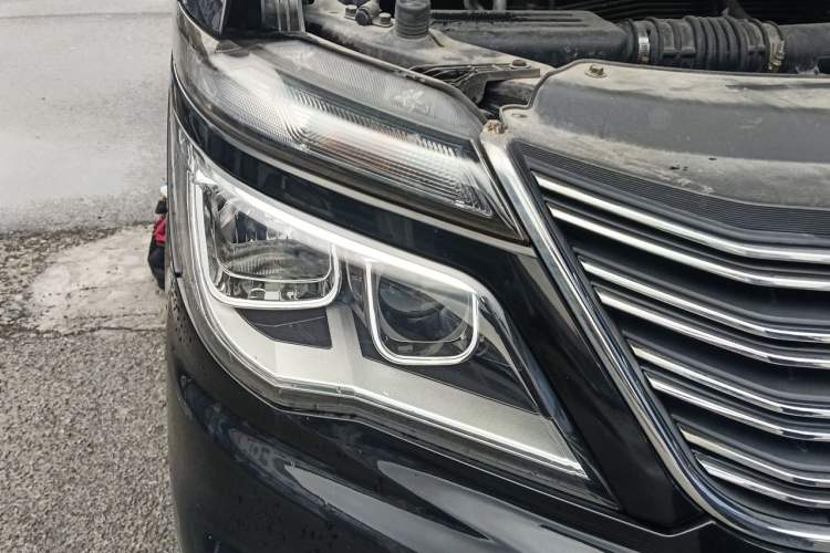 Used FORTHING Lingzhi 2019 M5L 1.6L 7-Seater Base Model China VI Standard Right Front Headlight