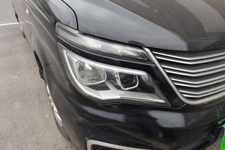 Used FORTHING Lingzhi 2019 M5L 1.6L 7-Seater Exclusive Model China VI Standard Right Front Headlight