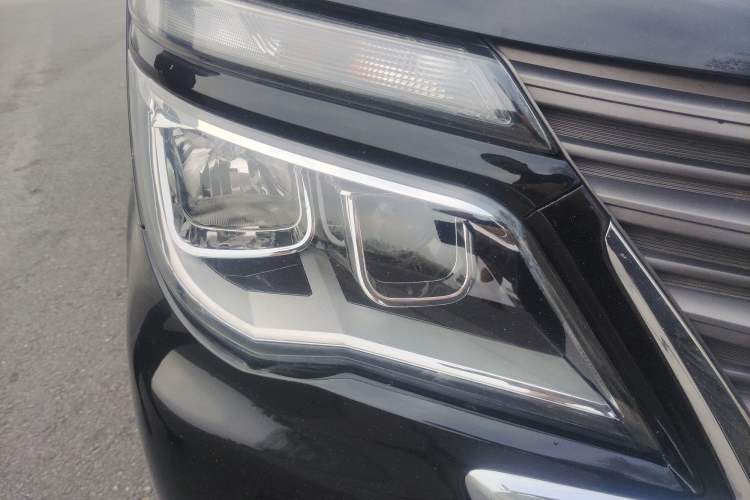 Used FORTHING Lingzhi 2019 M5 1.6L 7-Seater Luxury Model China VI Standard Right Front Headlight