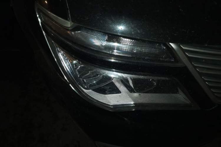 Used FORTHING Lingzhi 2019 M5L 1.6L 7-Seater Standard Model China VI Right Front Headlight