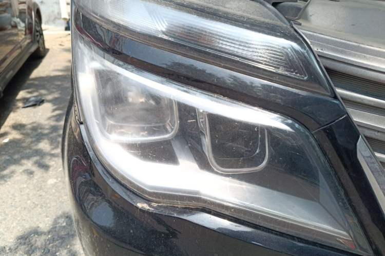 Used FORTHING Lingzhi 2019 M5L 1.6L 7-Seater Luxury Model China VI Standard Right Front Headlight