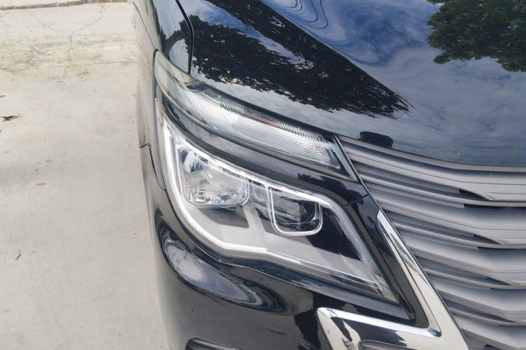 Used FORTHING Lingzhi 2019 M5L 1.6L 7-Seater Luxury Model China VI Standard Right Front Headlight