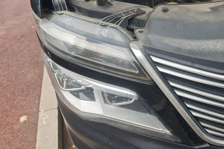 Used FORTHING Lingzhi 2019 M5 1.6L 7-Seater Base Model China VI Right Front Headlight