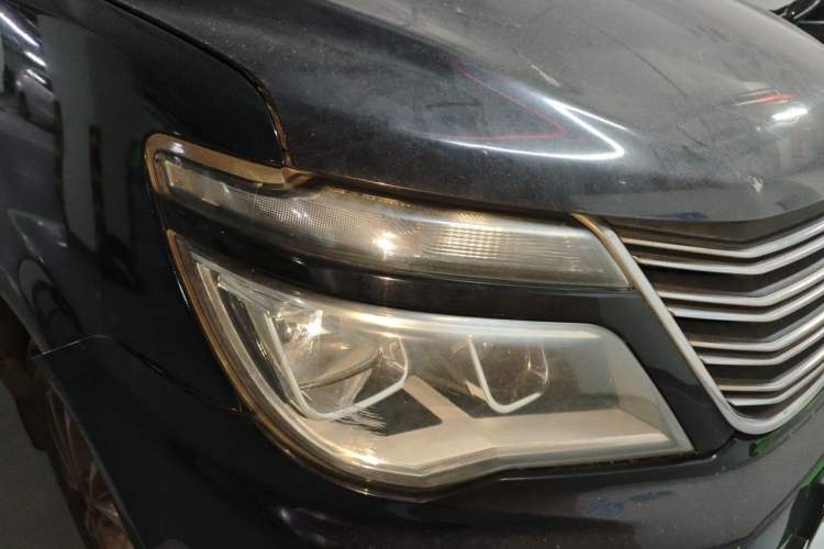 Used FORTHING Lingzhi 2019 M5L 1.6L 7-Seater Luxury Model China VI Standard Right Front Headlight