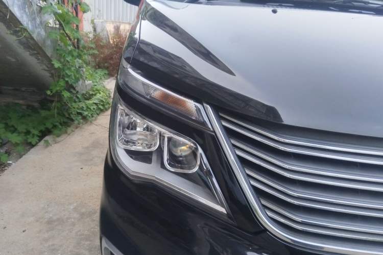 Used FORTHING Lingzhi 2019 M5 1.6L 7-Seater Luxury Model China VI Standard Right Front Headlight