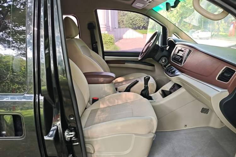 Used FORTHING Lingzhi 2019 M5L 1.6L 7-Seater Comfort Model China VI Standard Right Front Seat