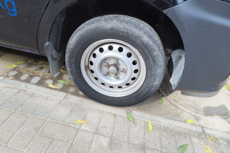 Used FORTHING Lingzhi 2019 V3 1.6L 2-Seat Standard Model China VI Right Front Wheel Hub