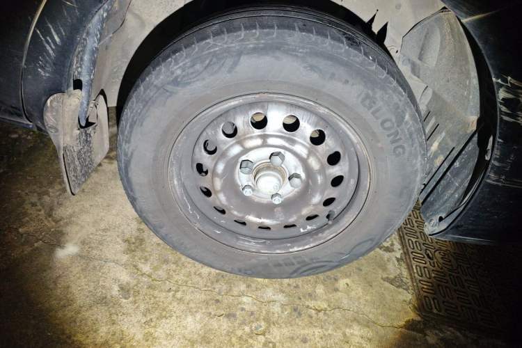 Used FORTHING Lingzhi 2019 V3 1.6L 2-Seat Standard Model China VI Right Front Wheel Hub