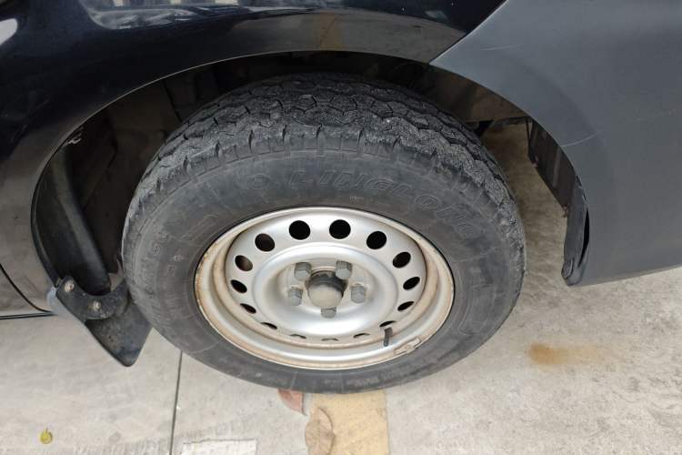 Used FORTHING Lingzhi 2019 V3 1.6L 2-Seat Standard Model China VI Right Front Wheel Hub