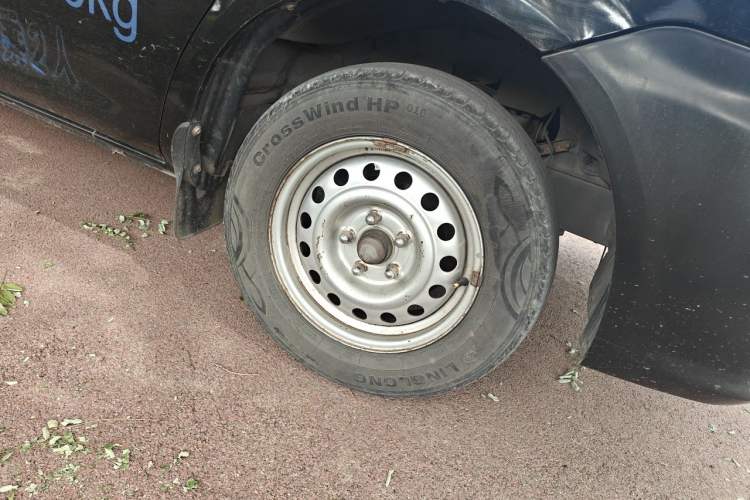 Used FORTHING Lingzhi 2019 V3 1.6L 2-Seat Standard Model China VI Right Front Wheel Hub