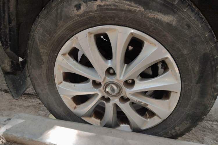 Used FORTHING Lingzhi 2019 M5 1.3T 7-Seater Luxury Model Right Front Wheel Hub