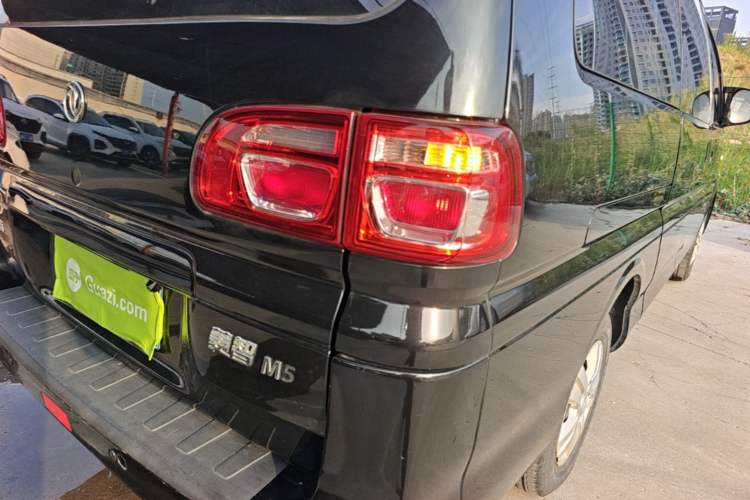 Used FORTHING Lingzhi 2019 Facelifted M5L 1.6L 7-Seater Base Model China VI Standard Right Rear Taillight