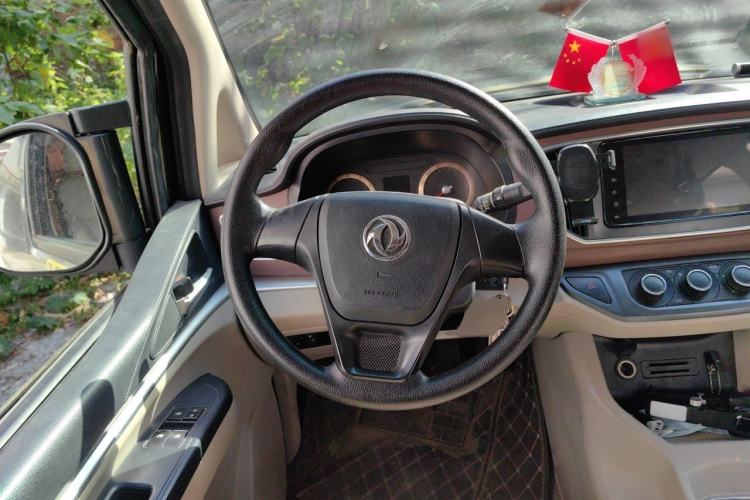 Used FORTHING Lingzhi 2019 M5L 1.6L 7-Seater Luxury Model China VI Standard Steering Wheel