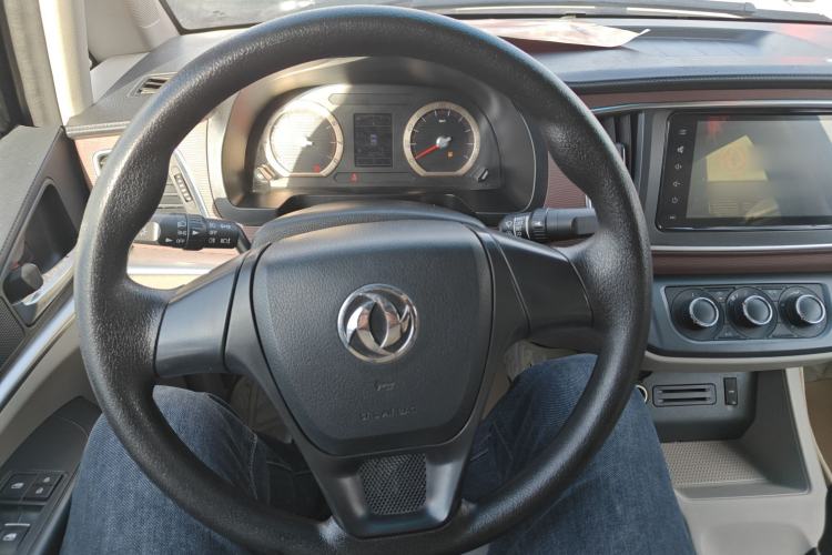 Used FORTHING Lingzhi 2019 M5L 1.6L 7-Seater Luxury Model China VI Standard Steering Wheel