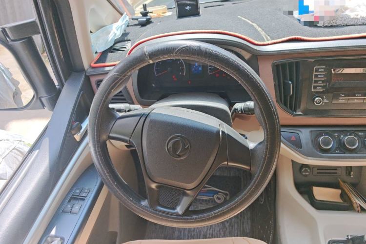 Used FORTHING Lingzhi 2019 M5L 1.6L 7-Seater Exclusive Model China VI Standard Steering Wheel
