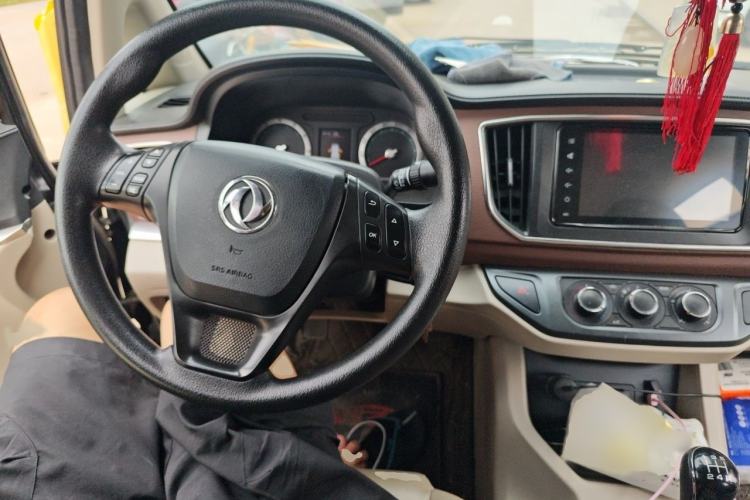 Used FORTHING Lingzhi 2019 M5L 1.6L 7-Seater Standard Model China VI Steering Wheel