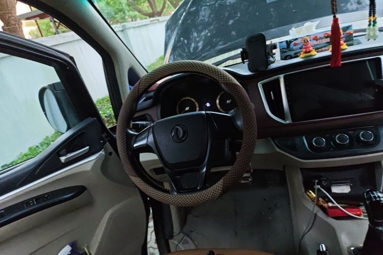 Used FORTHING Lingzhi 2019 Facelifted M5L 1.6L 7-Seater Base Model China VI Standard Steering Wheel