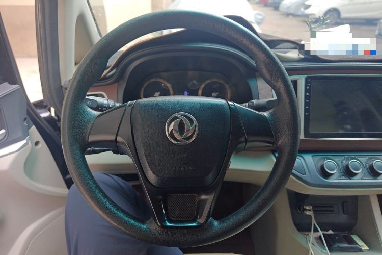 Used FORTHING Lingzhi 2019 M5L 1.6L 7-Seater Standard Model China VI Steering Wheel