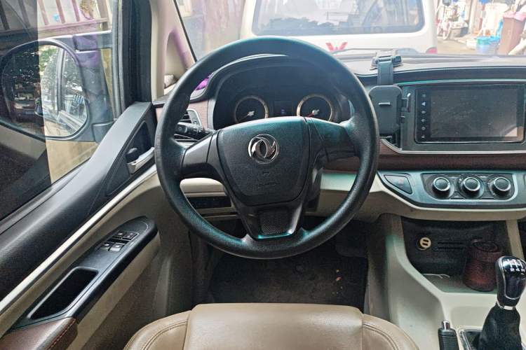 Used FORTHING Lingzhi 2019 M5L 1.6L 7-Seater Luxury Model China VI Standard Steering Wheel