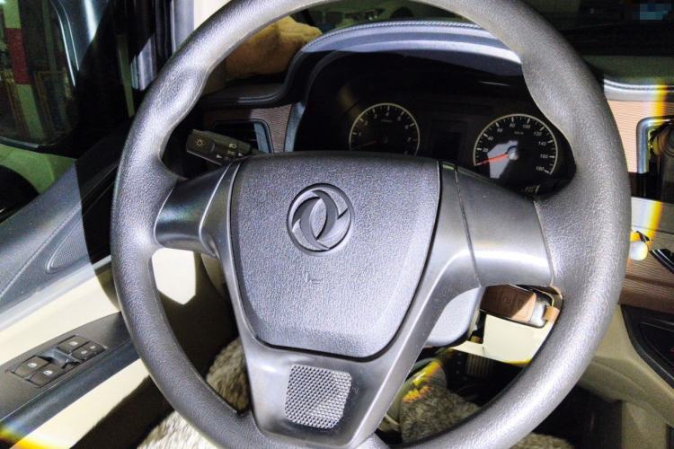 Used FORTHING Lingzhi 2019 M5L 1.6L 7-Seater Base Model China VI Standard Steering Wheel