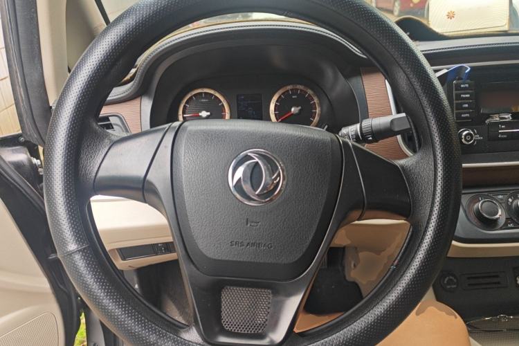 Used FORTHING Lingzhi 2019 M5L 1.6L 7-Seater Base Model China VI Standard Steering Wheel