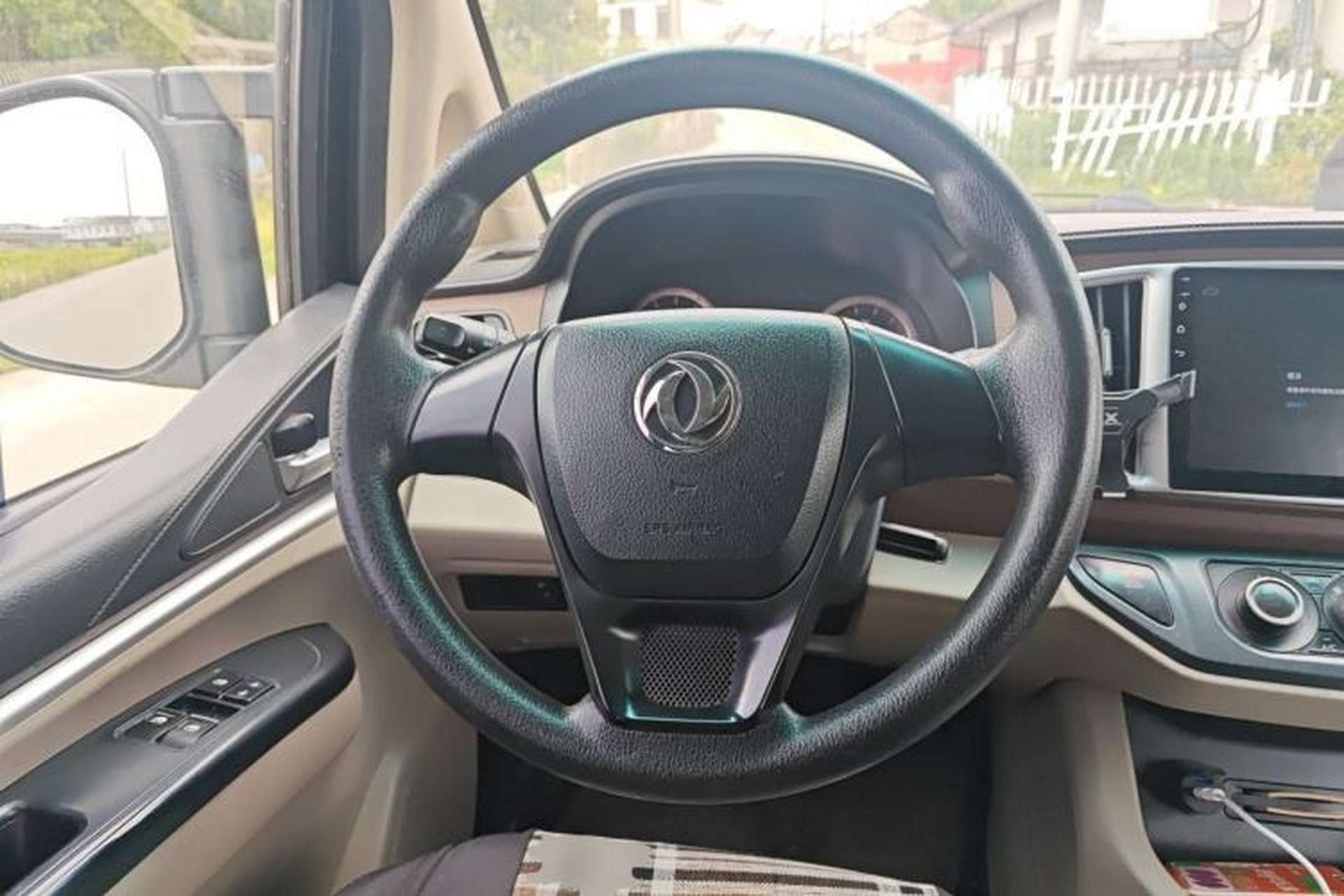 Used FORTHING Lingzhi 2019 M5L 1.6L 7-Seater Exclusive Model China VI Standard Steering Wheel