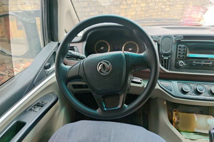 Used FORTHING Lingzhi 2019 Facelifted M5L 1.6L 7-Seater Base Model China VI Standard Steering Wheel