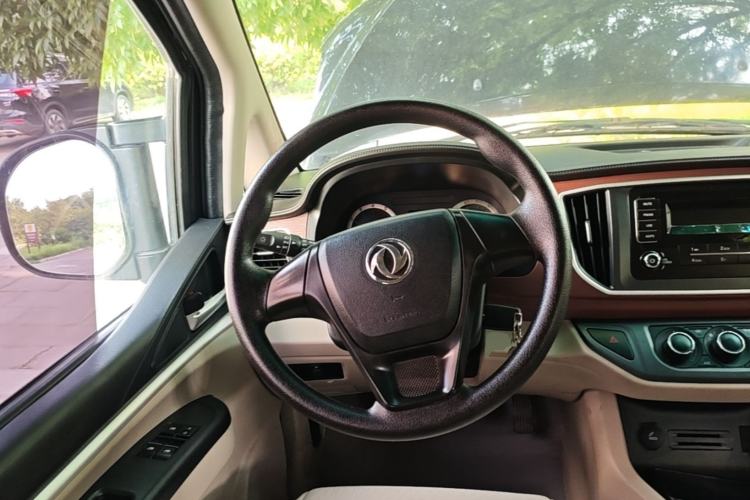 Used FORTHING Lingzhi 2019 M5L 1.6L 7-Seater Comfort Model China VI Standard Steering Wheel