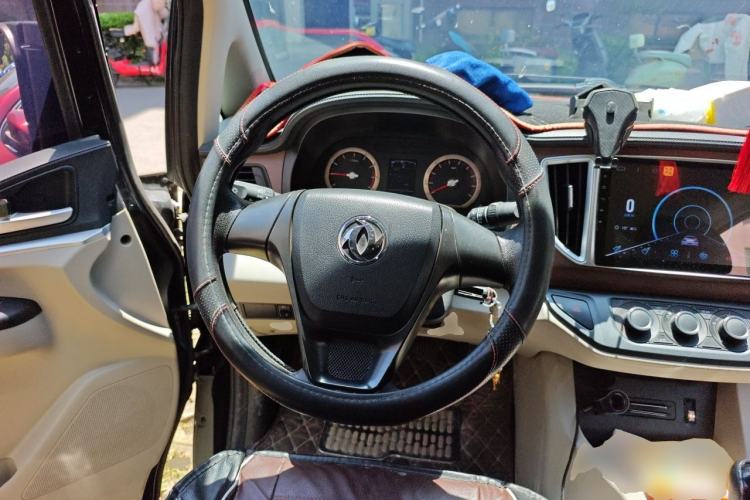 Used FORTHING Lingzhi 2019 Facelifted M5L 1.6L 7-Seater Base Model China VI Standard Steering Wheel