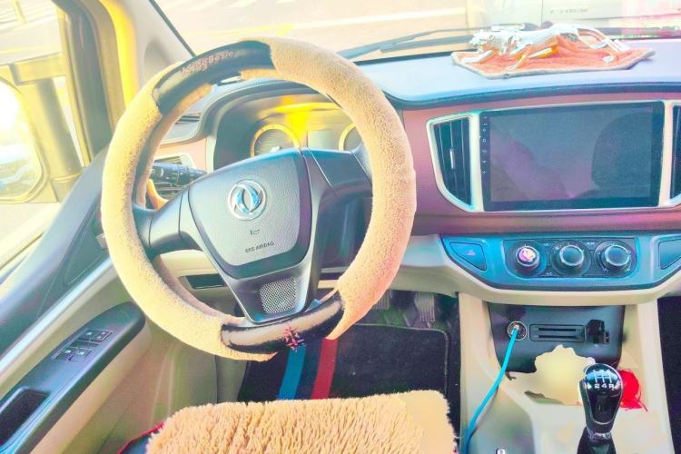 Used FORTHING Lingzhi 2019 M5L 1.6L 7-Seater Comfort Model China VI Standard Steering Wheel