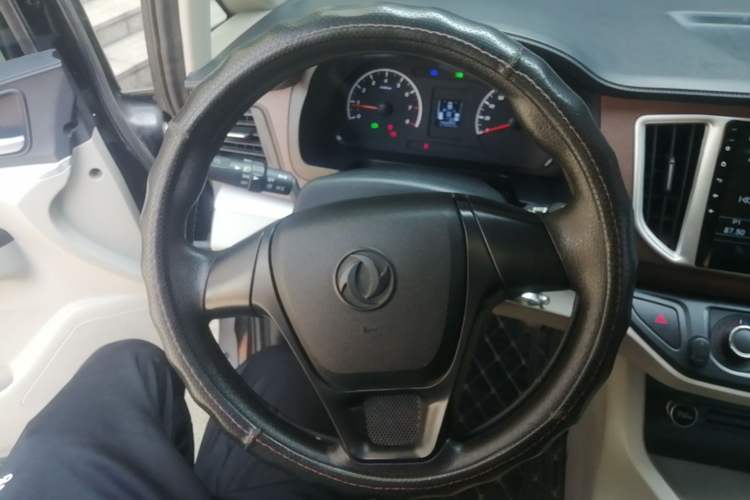 Used FORTHING Lingzhi 2019 M5 1.6L 7-Seater Exclusive Model China VI Standard Steering Wheel