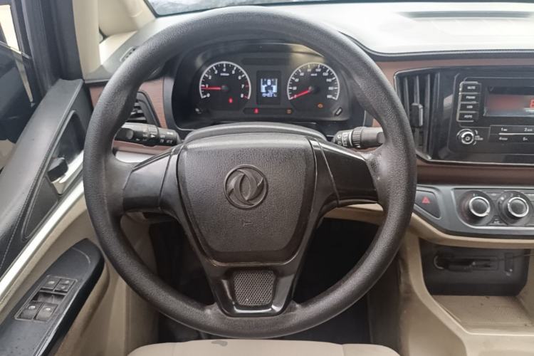 Used FORTHING Lingzhi 2019 M5L 1.6L 7-Seater Exclusive Model China VI Standard Steering Wheel