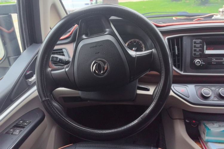 Used FORTHING Lingzhi 2019 Facelifted M5L 1.6L 7-Seater Base Model China VI Standard Steering Wheel