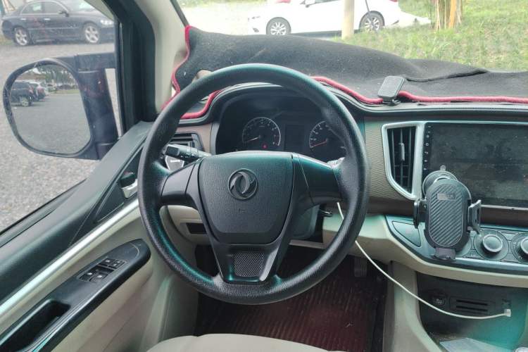 Used FORTHING Lingzhi 2019 M5L 1.6L 7-Seater Exclusive Model China VI Standard Steering Wheel