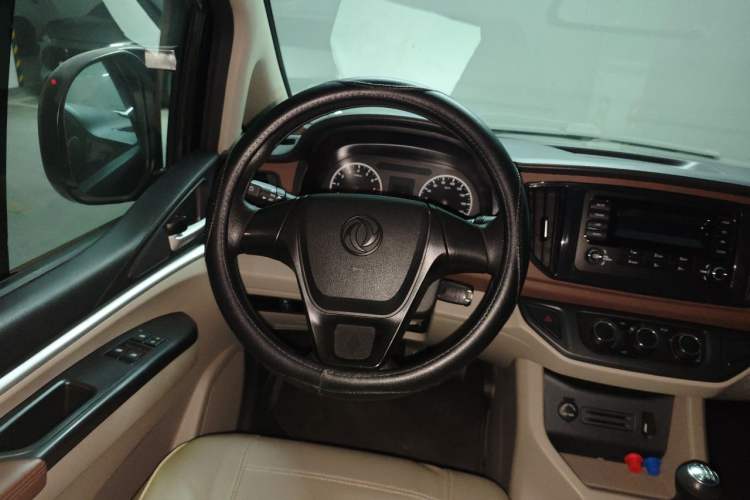 Used FORTHING Lingzhi 2019 M5L 1.6L 7-Seater Standard Model China VI Steering Wheel