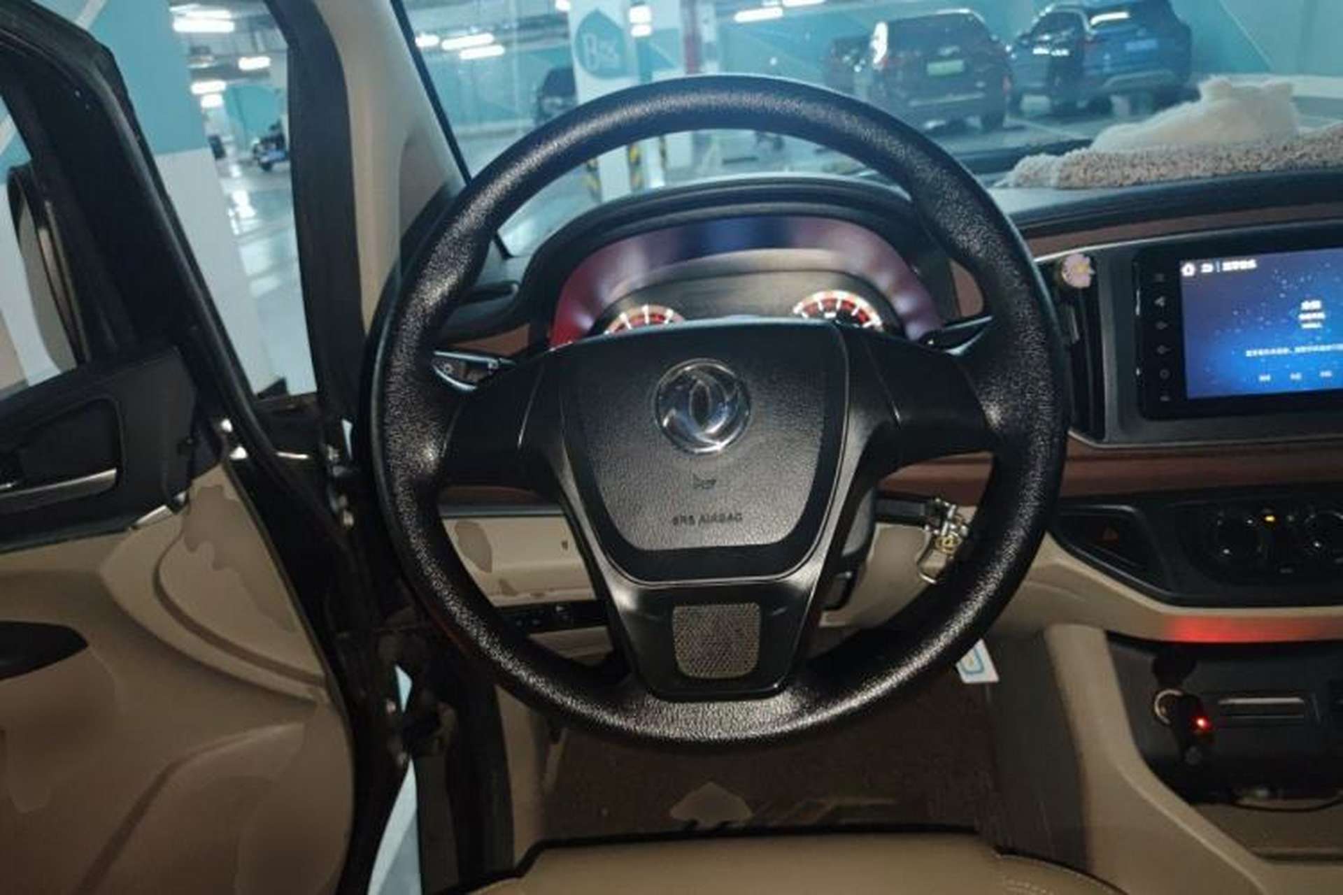 Used FORTHING Lingzhi 2019 M5L 1.6L 7-Seater Luxury Model China VI Standard Steering Wheel