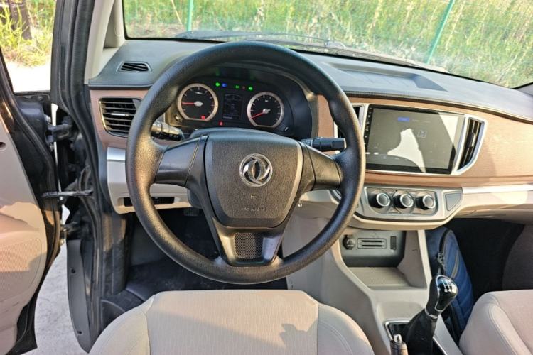 Used FORTHING Lingzhi 2019 Facelifted M5L 1.6L 7-Seater Base Model China VI Standard Steering Wheel